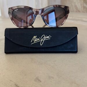 Maui Jim Polarized Cat Eye - Smoky Tortoise Style Gray Frame – Made in Italy